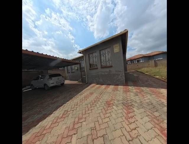 3 BEDROOM HOUSE FOR SALE IN CLAYVILLE